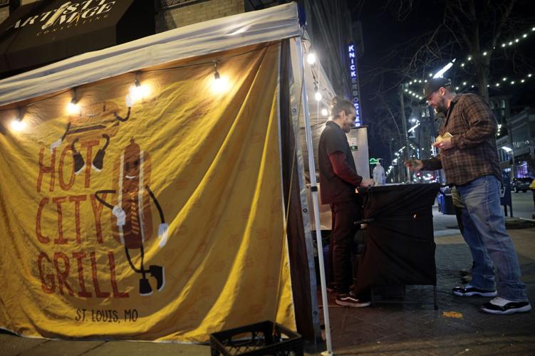 Late-night food �����Ӱ�ԭ�� food vendors face turbulence operating downtown