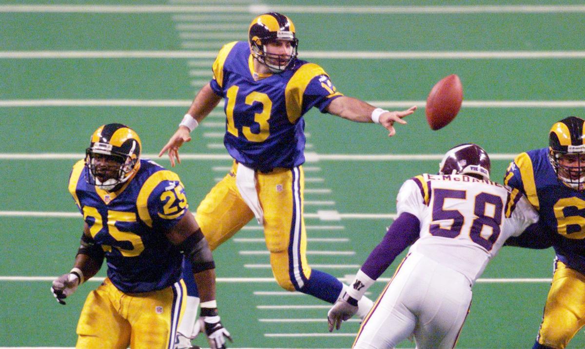 Isaac Bruce Scores vs Vikings in NFC Playoff Game, 1/16/2000 