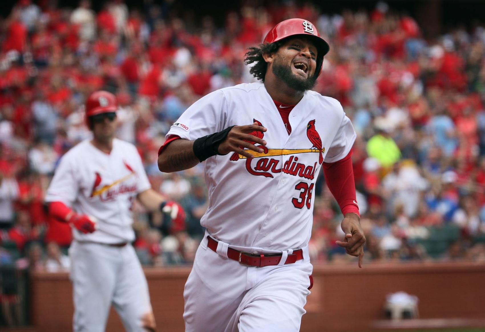 Cardinals' J. Martinez's bat finally gets going
