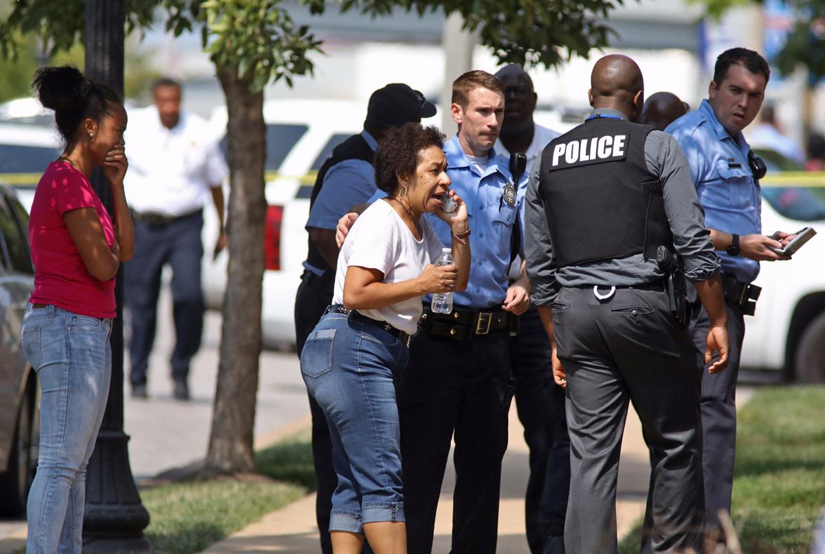 Suspects in custody in shooting of 2 St. Louis police officers and bystander | Law and order ...
