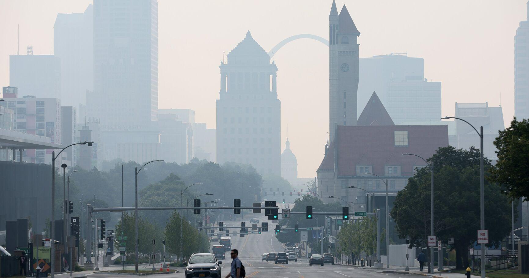 Canadian wildfire smoke hits St. Louis ahead of triple-digit heat - Vimarsana News