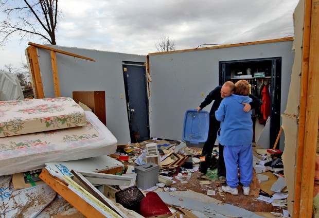 Harrisburg Tornado Aftermath-hugging mom