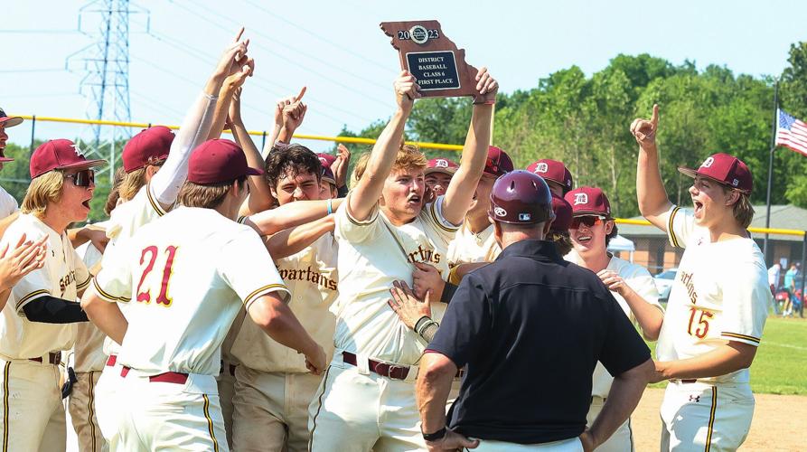 Panagos helps De Smet knock off CBC in district title game
