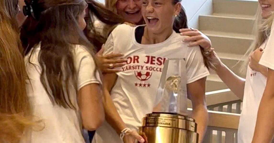 Hochman: Cor Jesu soccer star Maddie DiMaria wins Gatorade National Player ...