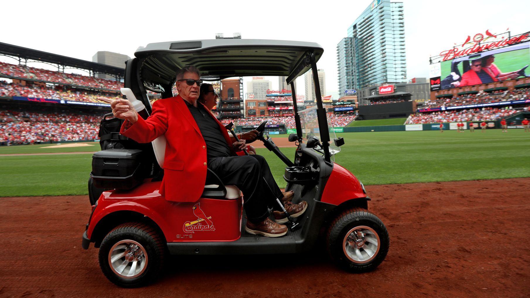 u2018It was too emotionalu2019: Shannon at loss for words when honored before Cardinalsu2019 final game