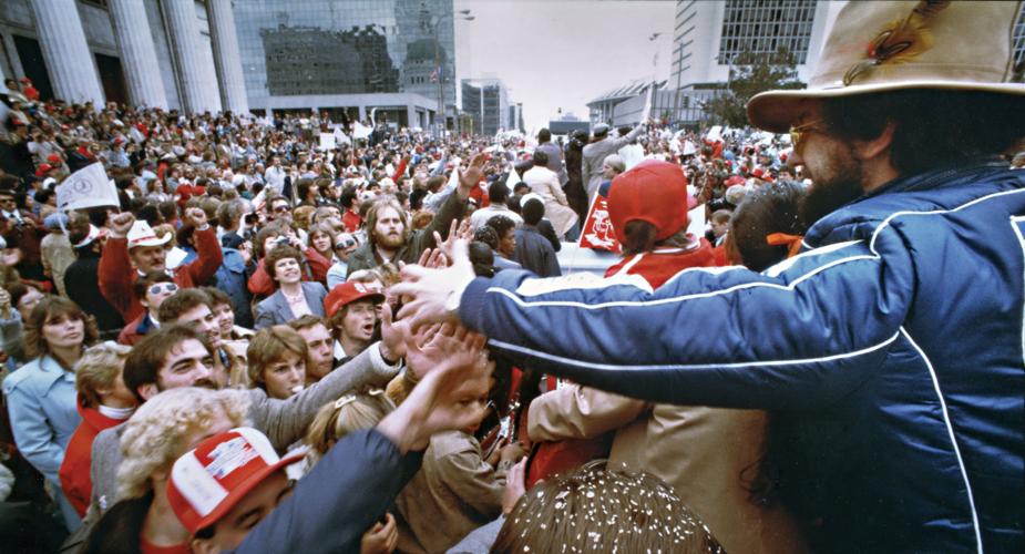 1982: Bruce Sutter and St. Louis Cardinals fans World Series victory parade