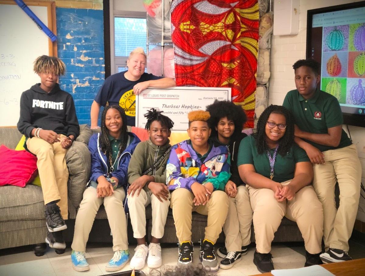 art-teacher-encourages-students-to-follow-their-passion
