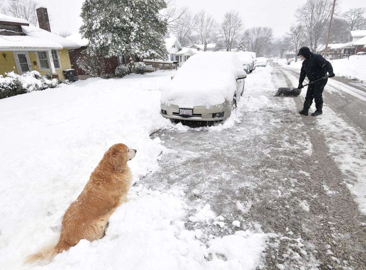 Snow Slams St Louis One Foot Of Snow Piles Up Across The Region
