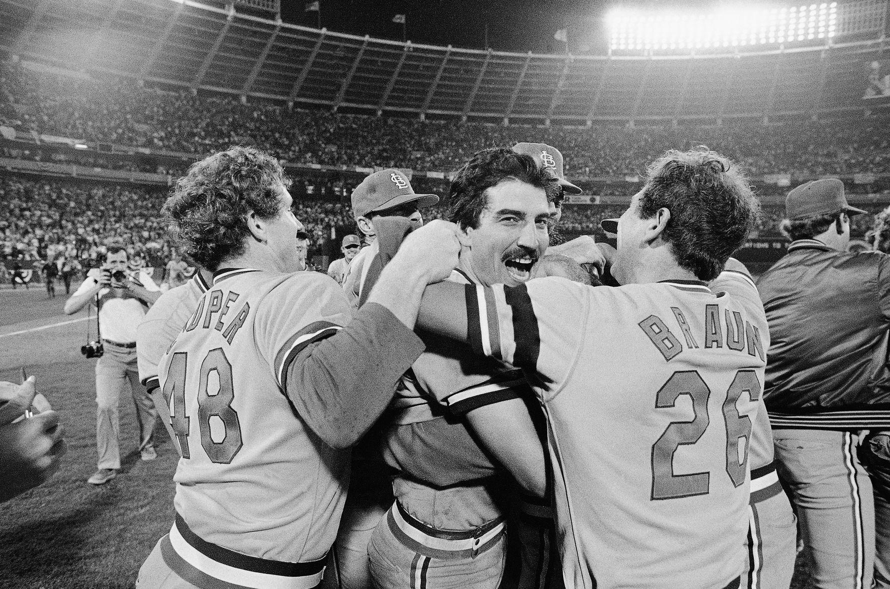 Keith Hernandez stopped to buy a pretzel in the middle of another Mets loss