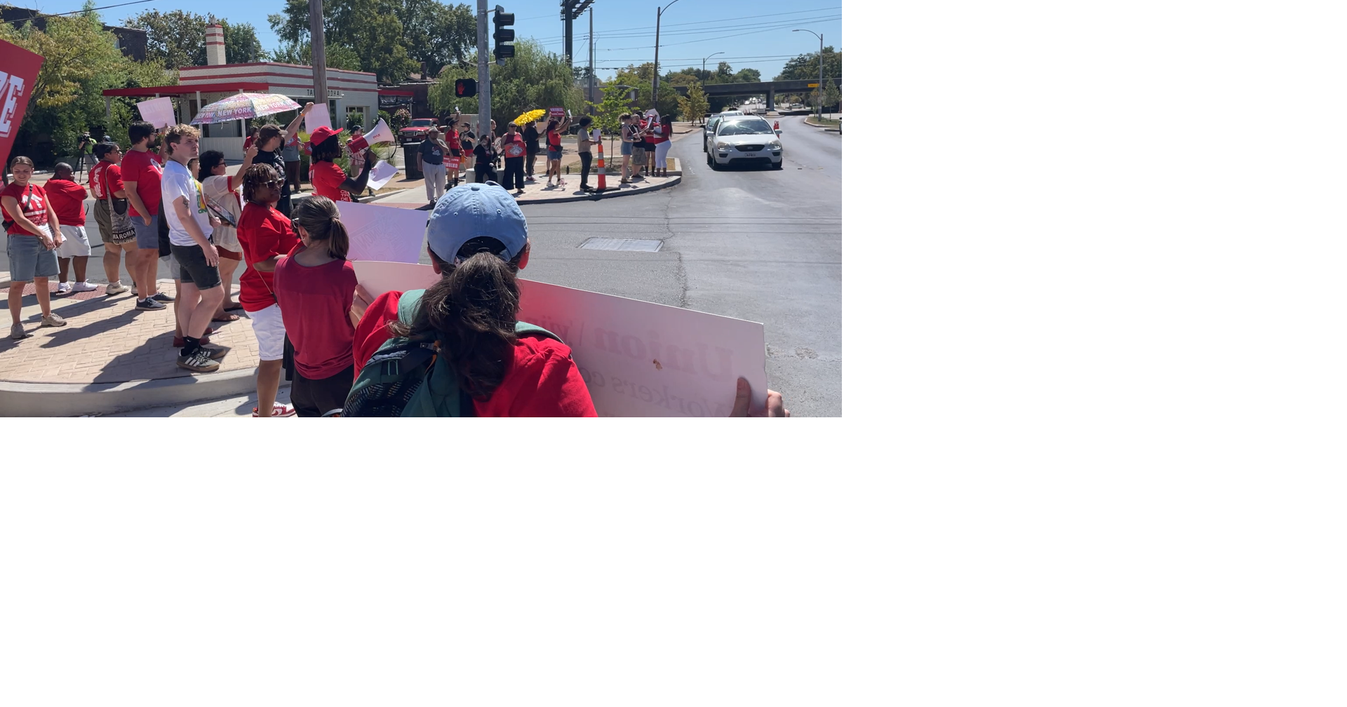 Union Loafers workers rally outside St. Louis bakery promoting unionization efforts