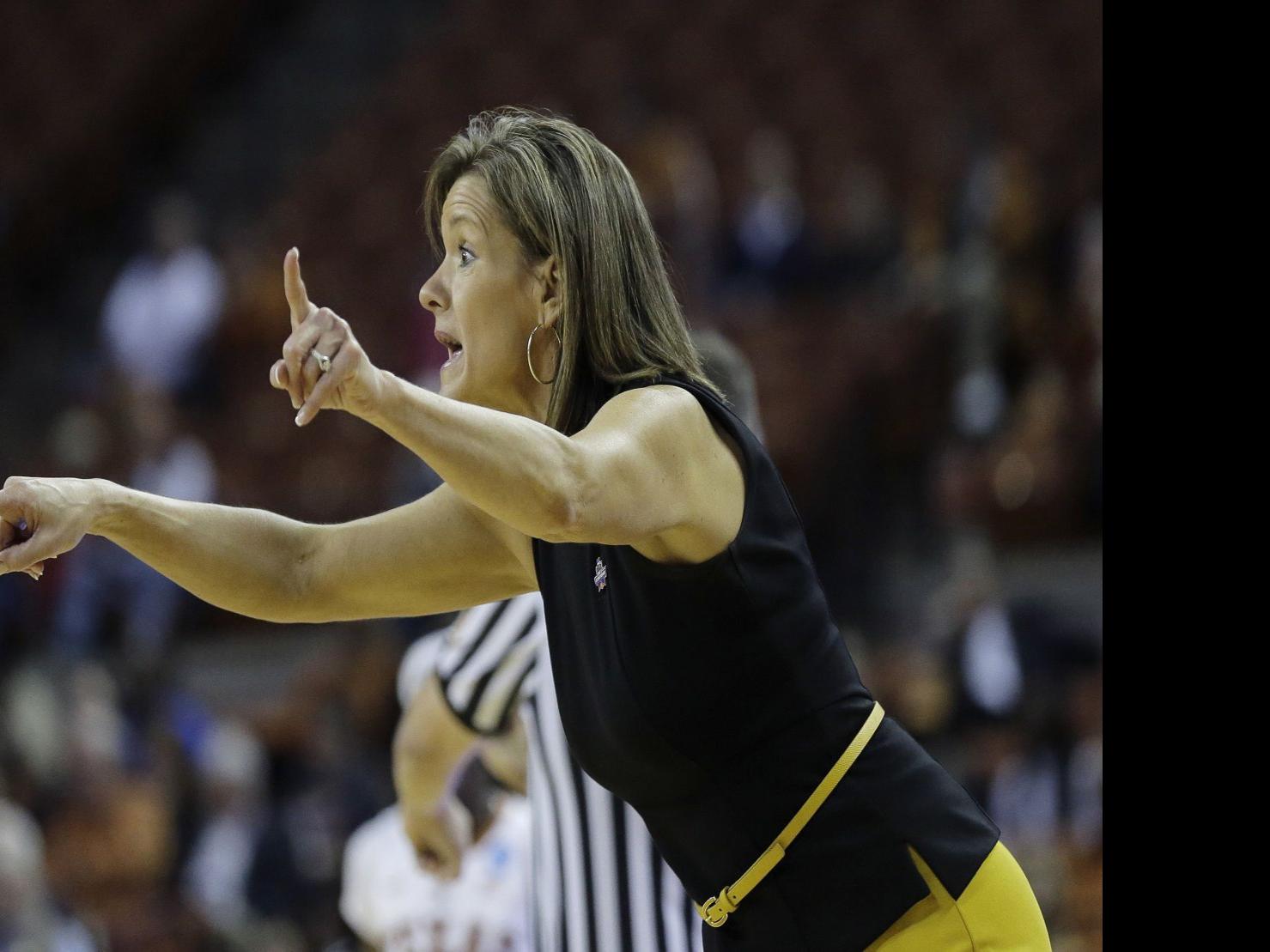 Mizzou Accuses South Carolina Fans Of Yelling Racial Slur At Women S Team Spitting On Players Mizzou Sports News Stltoday Com