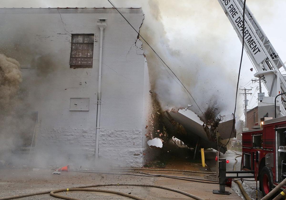 Five-alarm fire destroys St. Louis warehouse