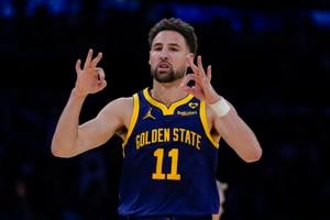 AP sources: Thompson leaving Warriors for Mavericks in sign-in-trade