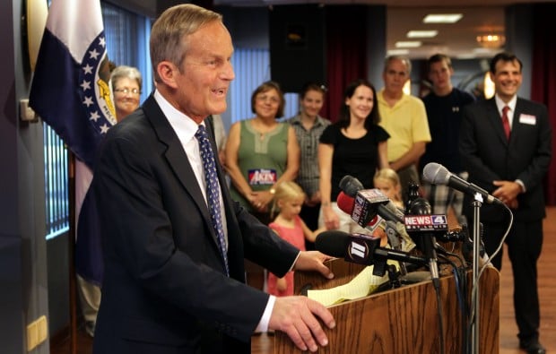 Akin stays in the race for Senate
