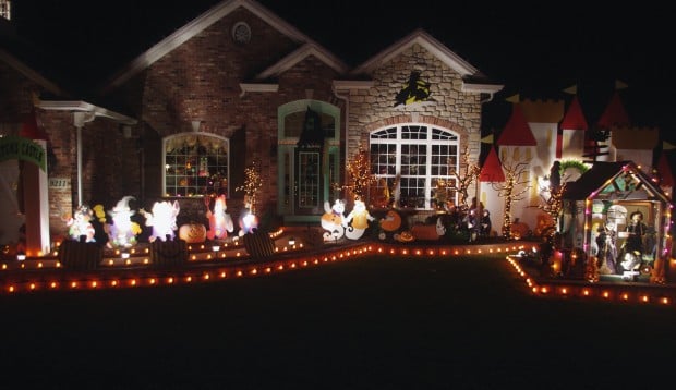 cool halloween house decorations