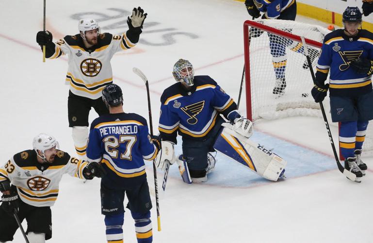 St. Louis Blues right wing Chris Stewart (25) sits on the bench