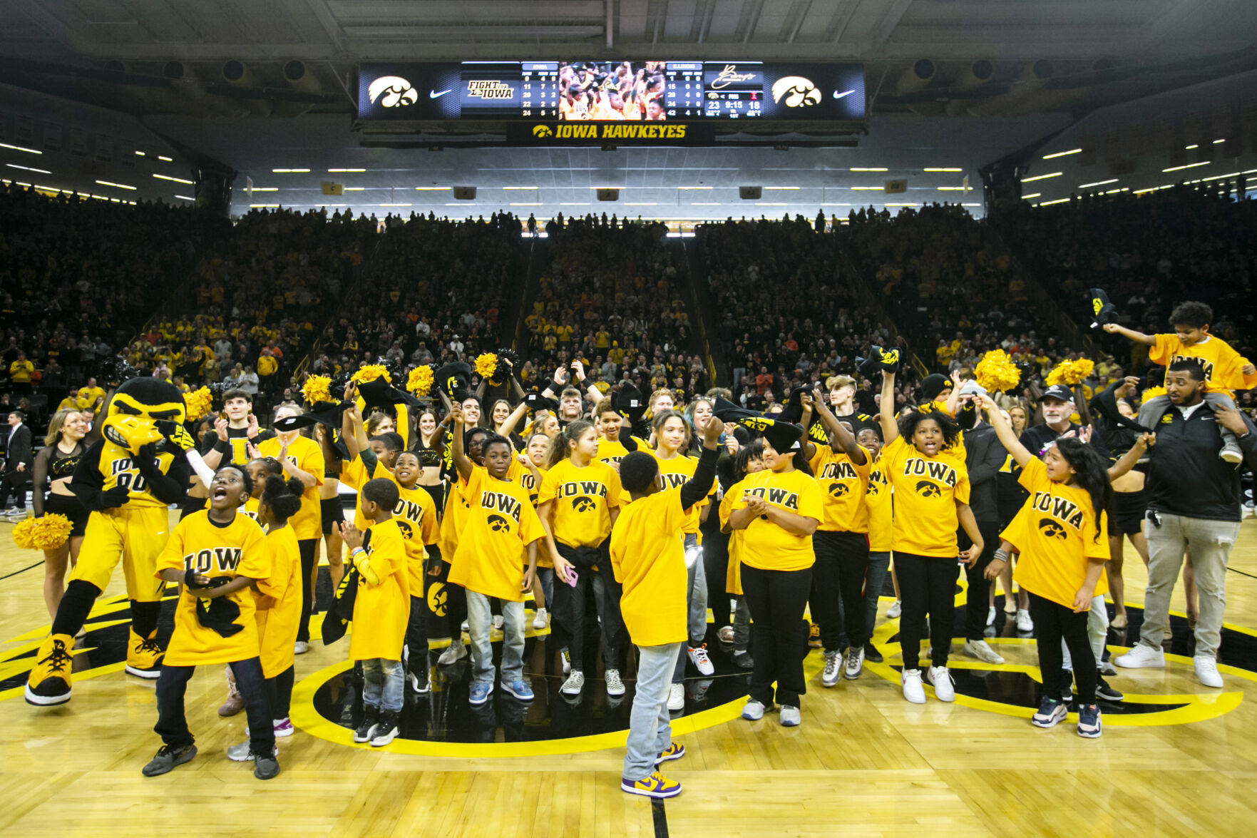 Boys & Girls Club Receives 'biggest Ovation Of The Day' During Iowa ...