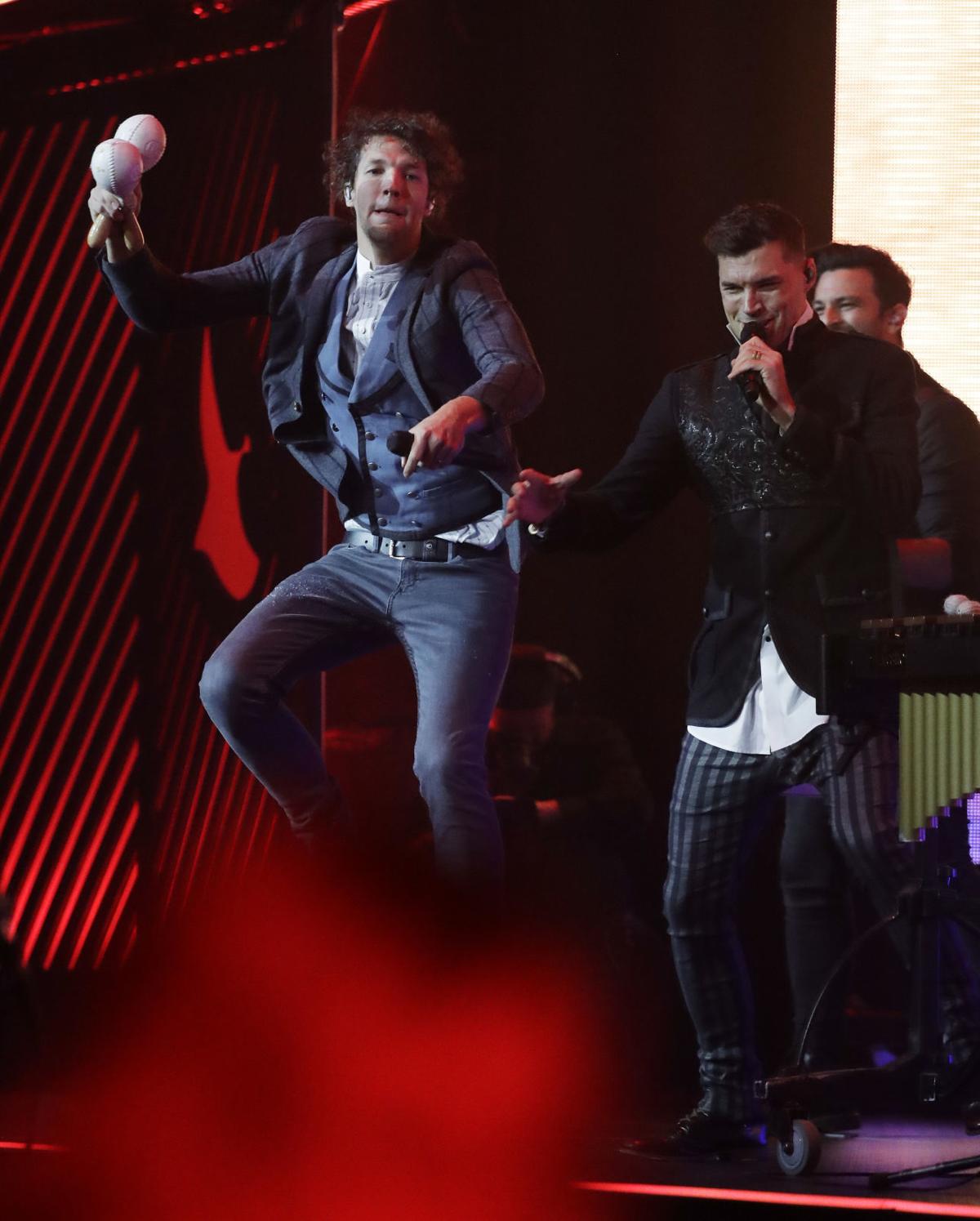 For King Country Matures On Third Album With Dolly Parton The Blender Stltoday Com