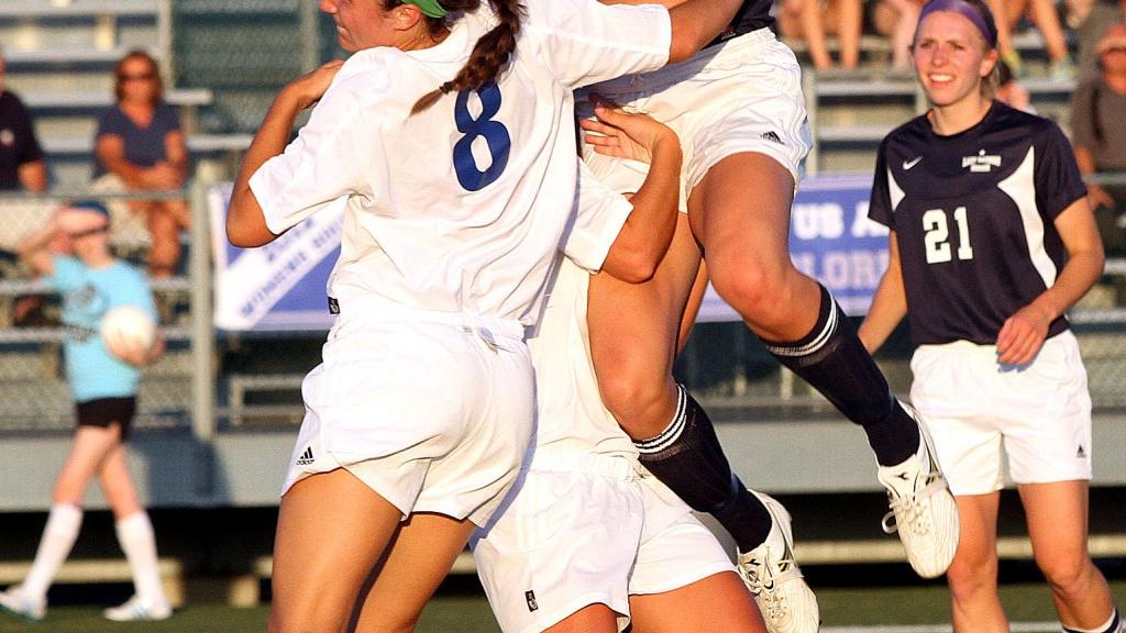 Quincy Notre Dame Remains Perfect After 4 1 Win Over Alton Marquette qnd-raiders-fall-to-defeat-on-the-ihsa-soccer-pitch-against-springfield