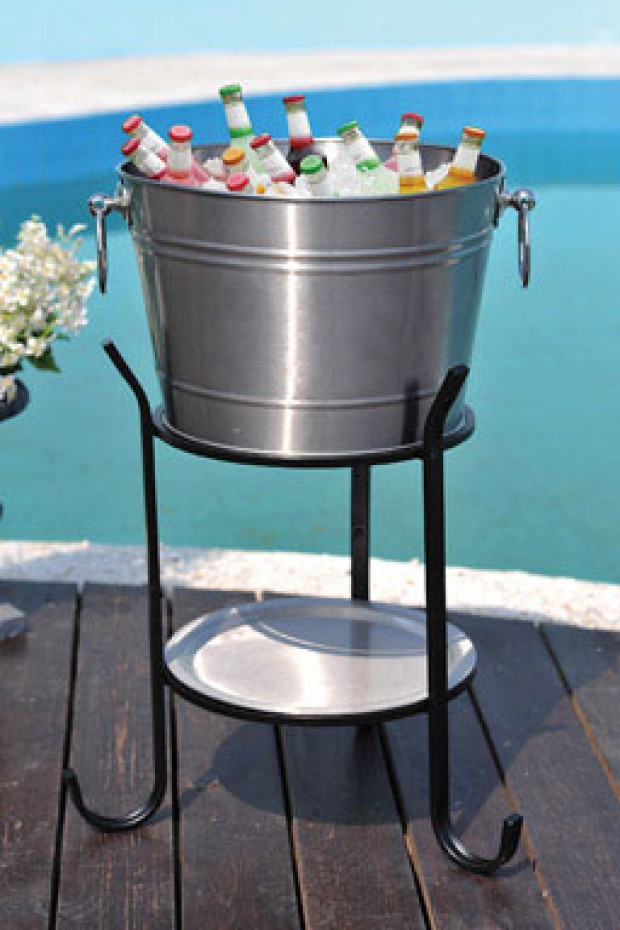 High & Low: Outdoor ice bucket : Lifestyles