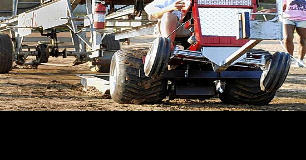 Photo Garden tractor pull at New Melle Festival