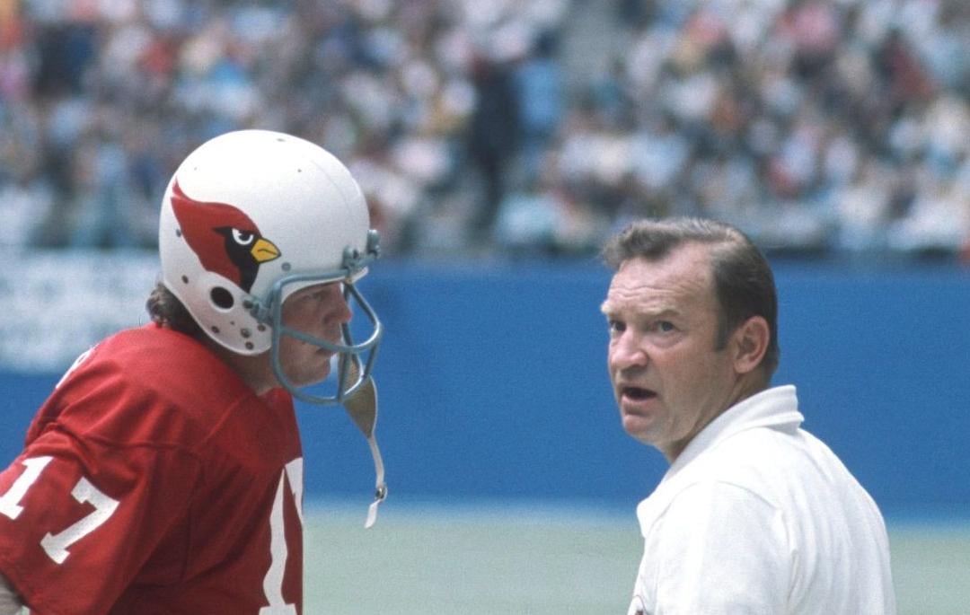 Quarterback Jim Hart of the St. Louis Cardinals drops back to pass  St  louis cardinals football, Cardinals football, Nfl football players