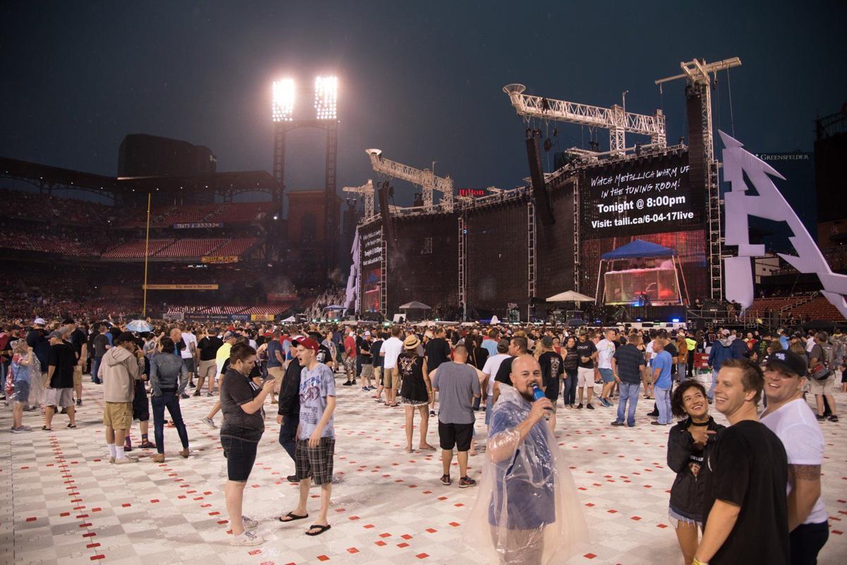 Metallica Fires It Up During Worldwired Tour Stop At Busch Stadium The Blender Stltoday Com