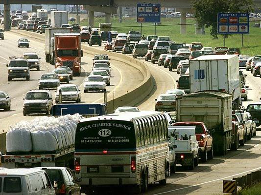 Hitting the road? 4th of July travel to break record