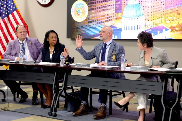 �����Ӱ�ԭ�� Board of Police Commissioner approve raises for command staff