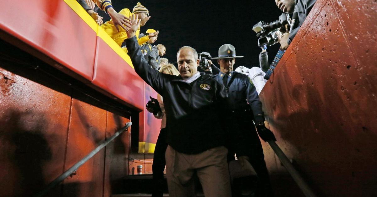 Former Mizzou football coach Gary Pinkel flagged down state trooper before ...