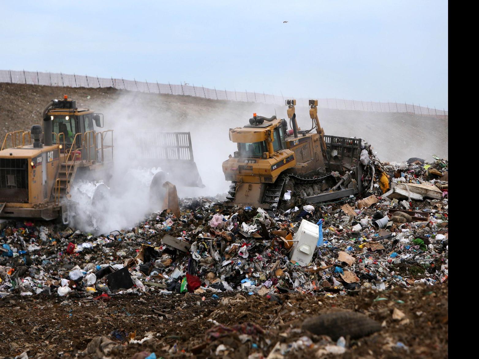 Trash And Revenue Move North At The Landfill Mountain Of The Metro East Illinois Stltoday Com