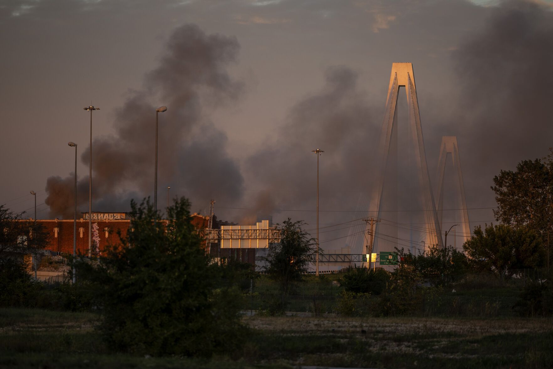 Warehouse Fire In St. Louis Closes Stan Musial Veterans Memorial Bridge