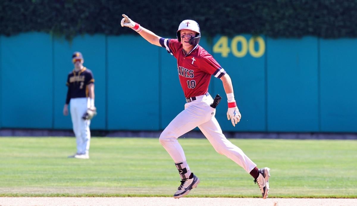 High Schooler Makes Barehanded Catch After Losing Glove, Goes