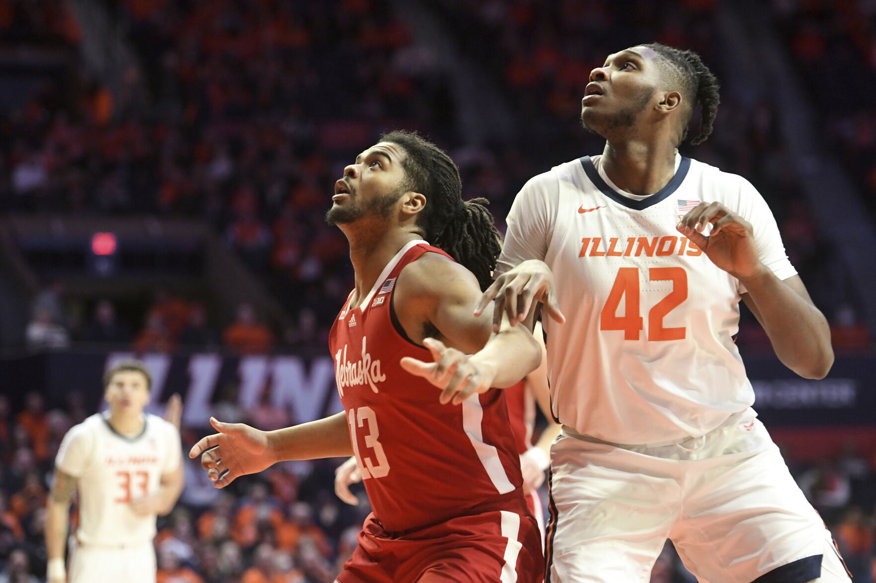 Brad Underwood Spends Much Of Halftime Alone On Illinois' Bench Vs ...