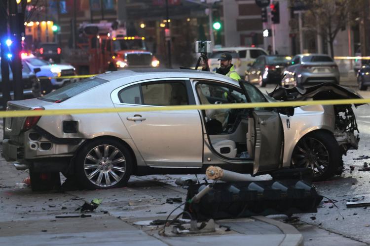 Car fleeing Metro East police crashes in downtown Ӱԭ