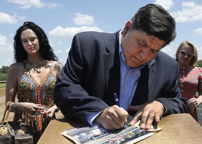 Governor Pritzker announces more racing at Fairmount
