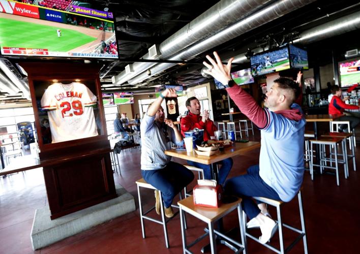 Local bars welcome baseball fans to watch season opener