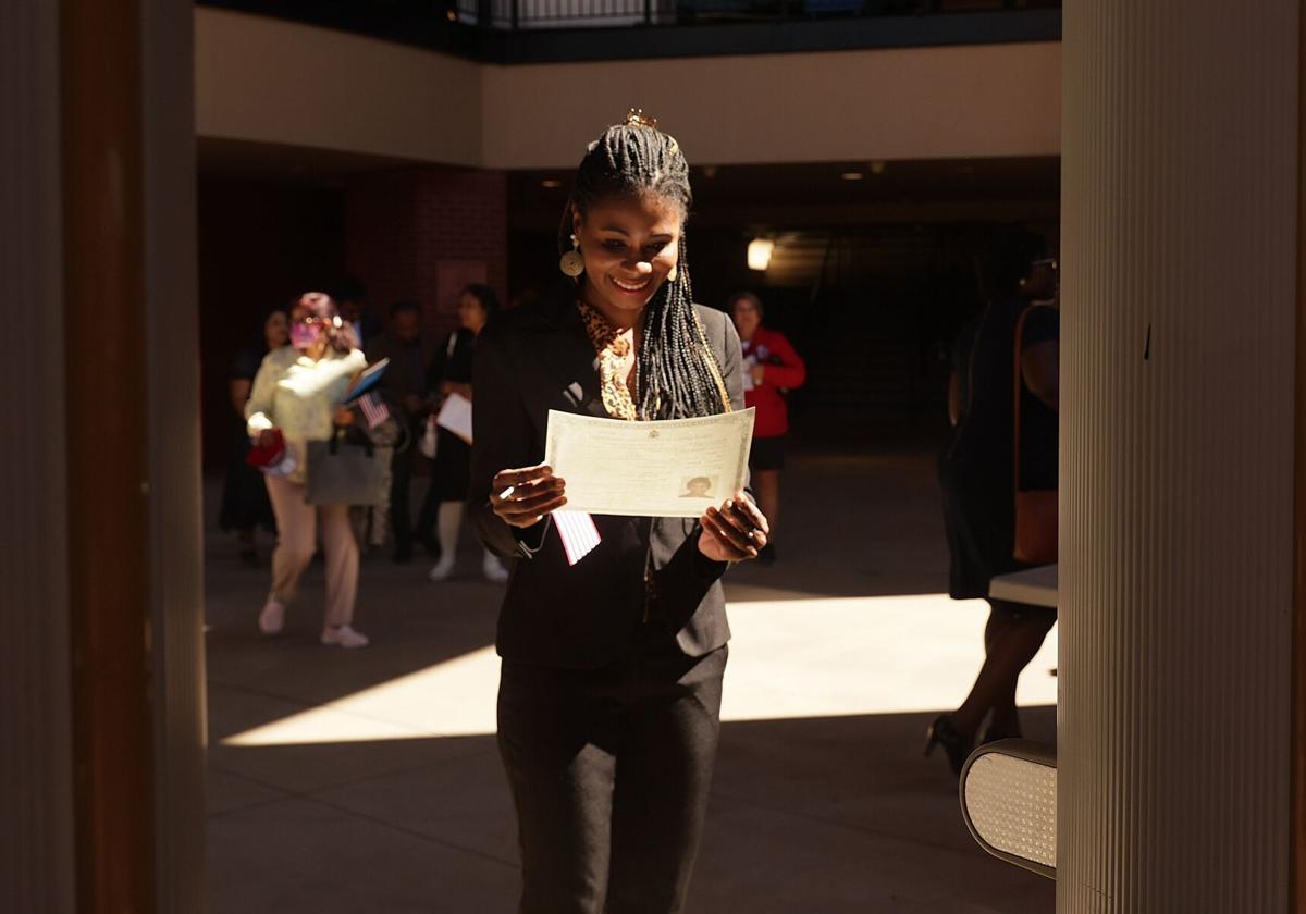 Chicago White Sox on X: 24 candidates from 17 different countries were  officially sworn in as U.S. Citizens in the first naturalization ceremony  at Guaranteed Rate Field! 🇺🇸  / X