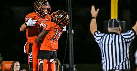 Edwardsvilles Jack Weaver carries lacrosse footwork onto football field Edwardsvilles Jack Weaver carries lacrosse footwork onto football field