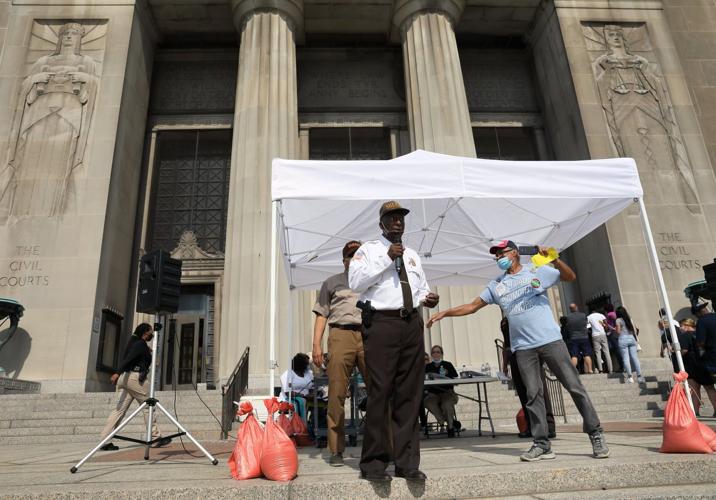 Land tax sale on courthouse steps in ӣƵ