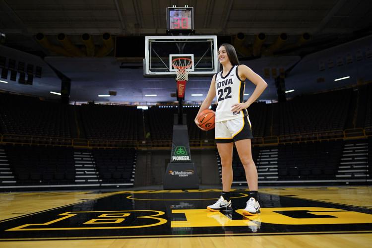 Matt Leinart dons Iowa women's basketball star Caitlin Clark's