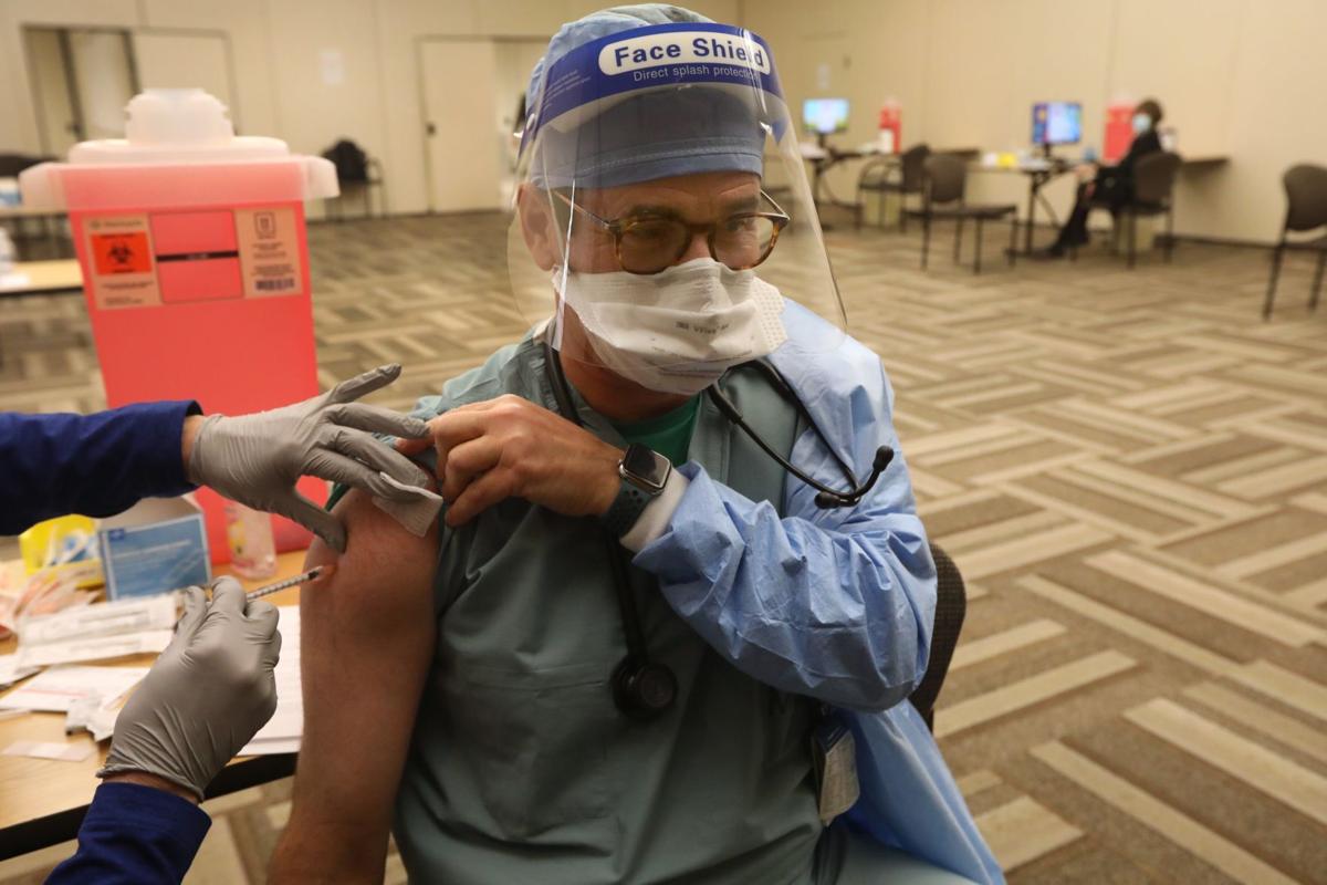 St Louis Hospitals Scramble To Vaccinate More Labor Intensive Than Anything I Ve Ever Seen Coronavirus Stltoday Com