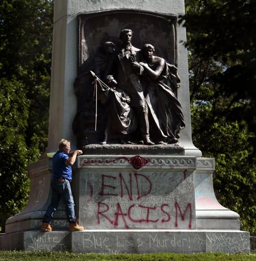 Confederate monument movement is delayed