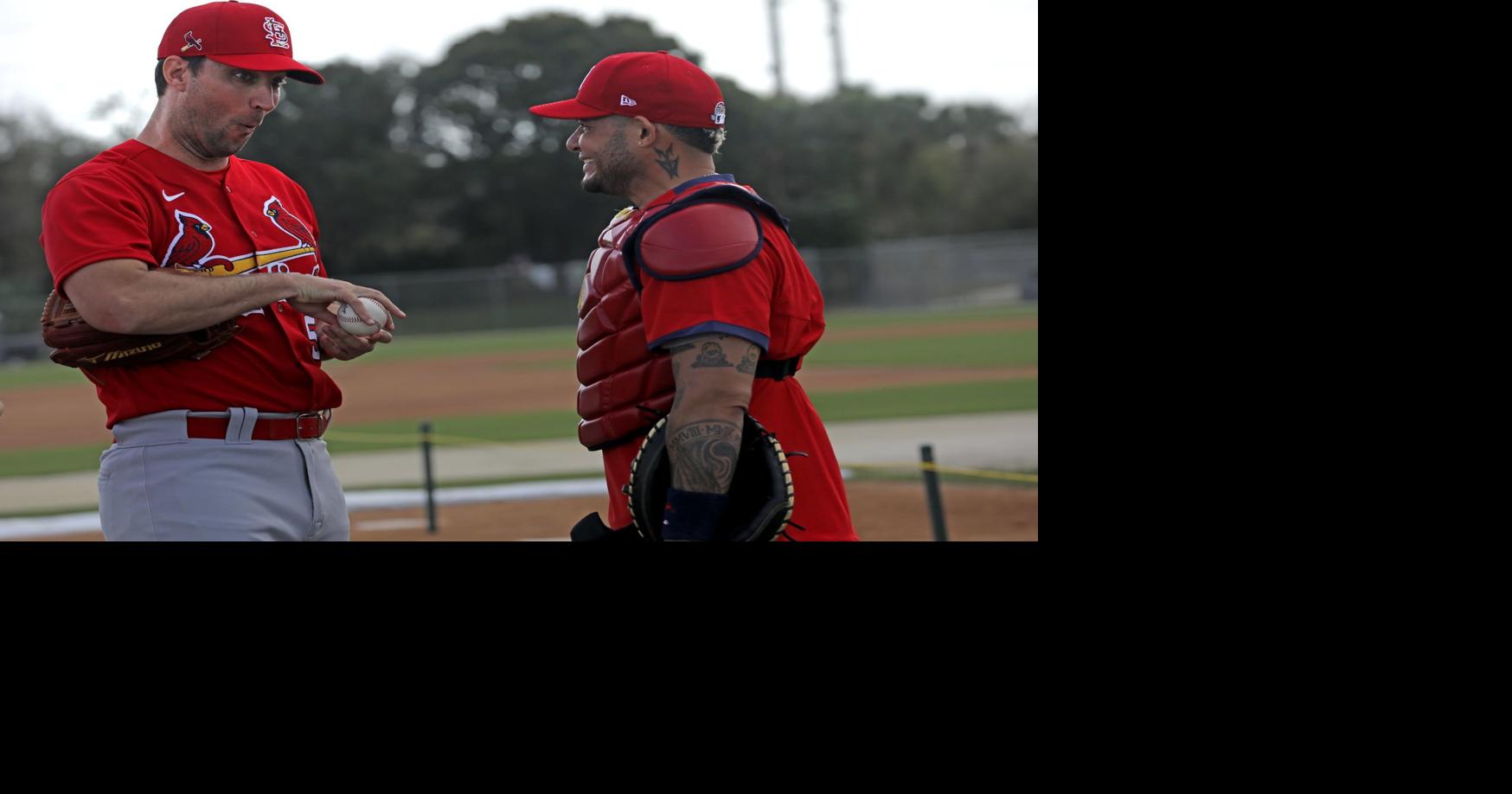 Yadier Molina nearing end of thumb injury rehab