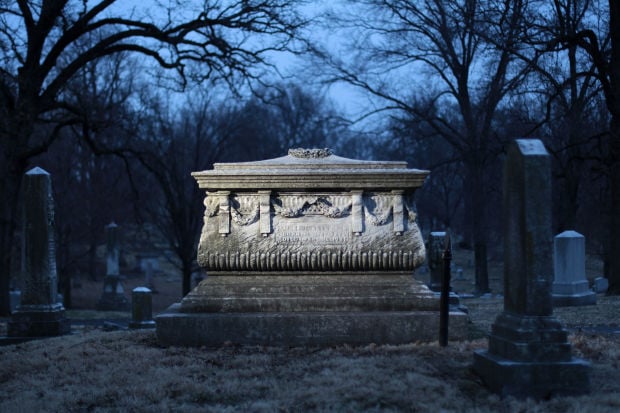 A walk among the dead brings St. Louis to life