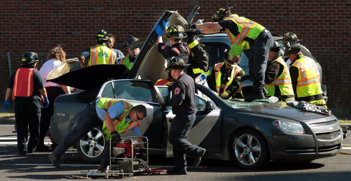 Man rescued from wrecked car on I-55