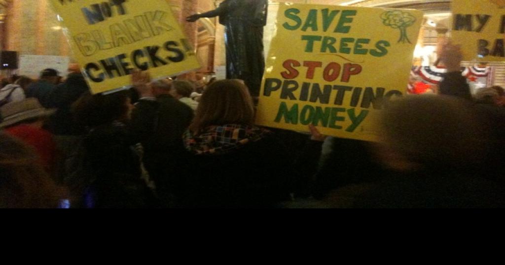 activists-hold-a-tea-party-in-obama-s-home-turf