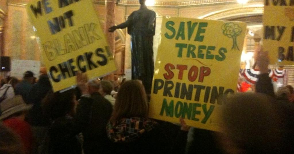 Activists Hold A Tea Party In Obama s Home Turf activists-hold-a-tea-party-in-obama-s-home-turf