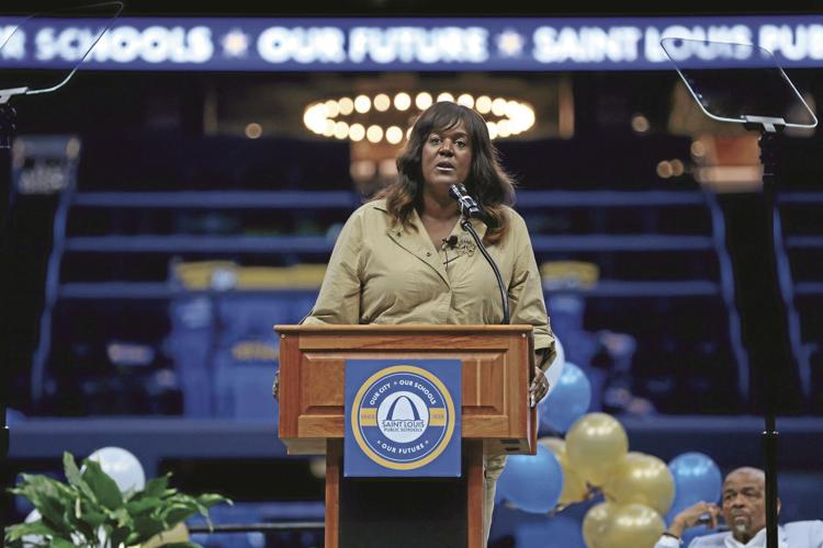 �����Ӱ�ԭ�� Public Schools holds pep rally for staff to kickoff school year