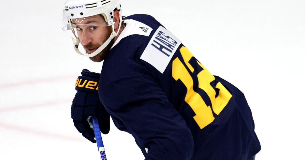 Hochman: Blues’ Kevin Hayes plays with heart on his sleeve and his brother ...